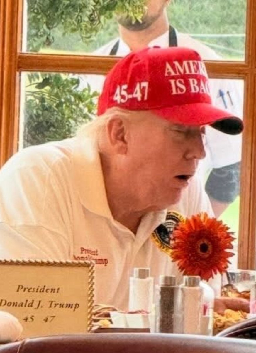 Photo attached to archived tweet