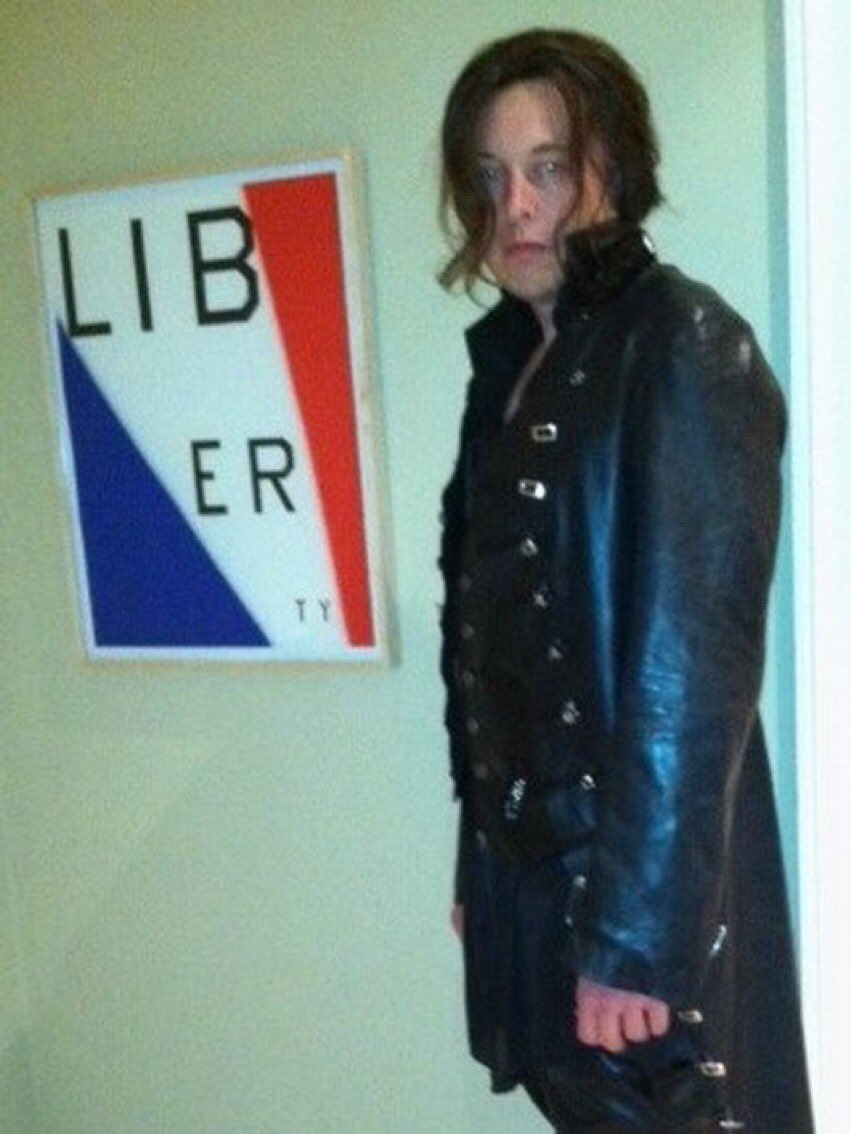 Photo attached to archived tweet